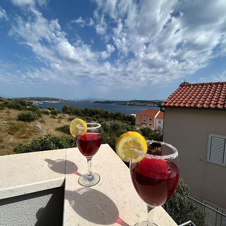 Apartments Vini Donji Seget Kültér fotó