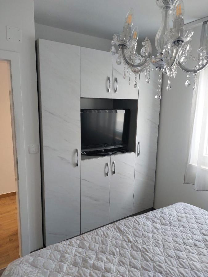 Apartments Vini Donji Seget Kültér fotó