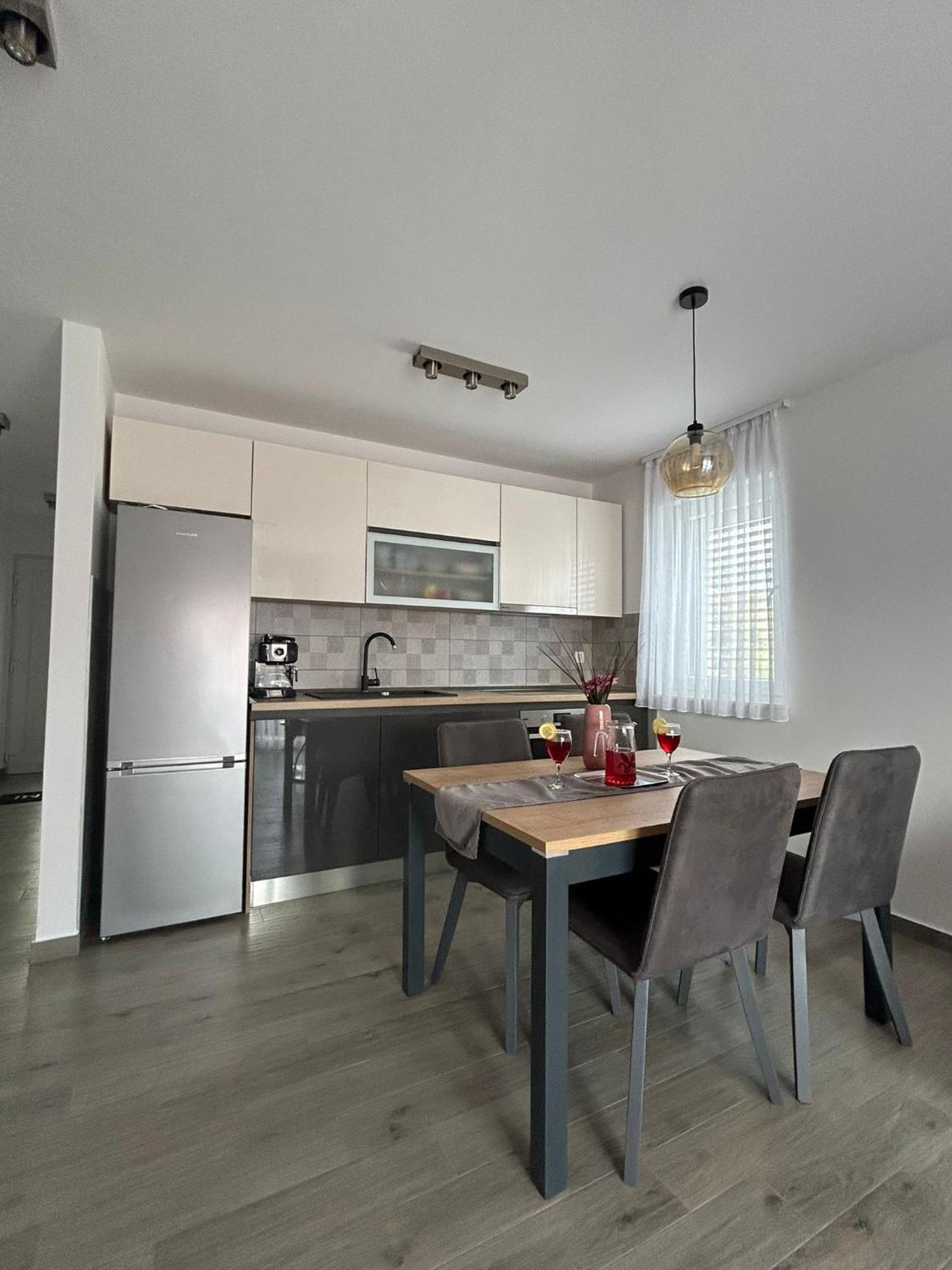 Apartments Vini Donji Seget Kültér fotó